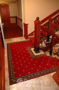 rideau-hotel-moquette-anti-feu-escalier-tapis-rouge   